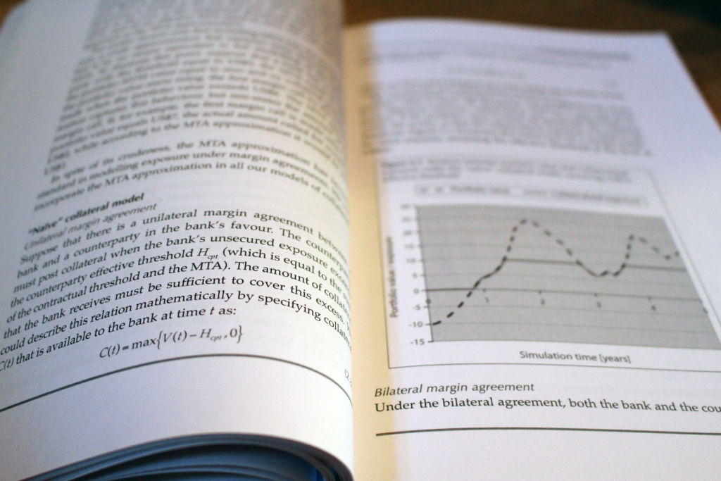Livre de finance: mise en page complète plus graphes, équations, etc.